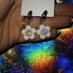 Betsey Johnson Spring Daisy Charm Huggie Drop Earrings NWOT